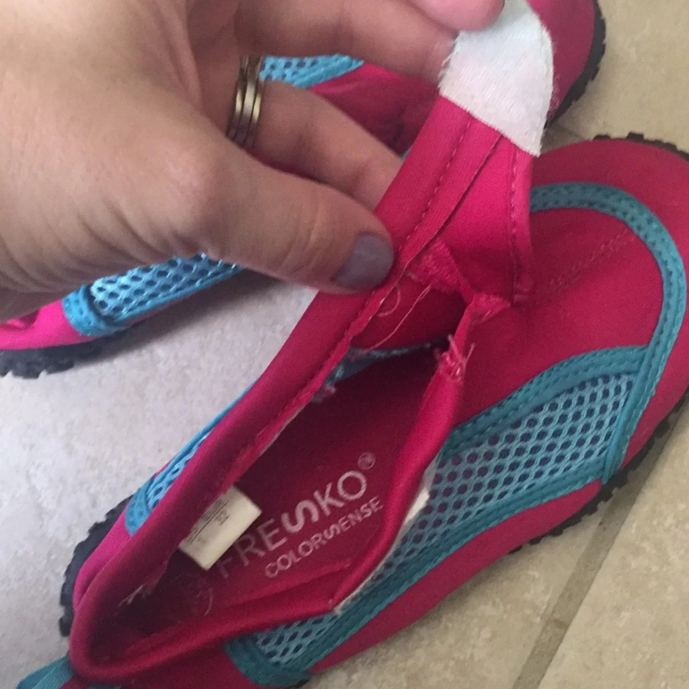 Fresko Water Shoes Size 1 Teal & Pink